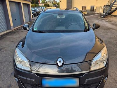 Gebraucht Renault Mégane GrandTour Dynamique 106 PS (77 kW) 2011 Grau Kombi
