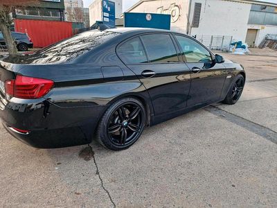 Gebraucht BMW 530 Sport Line 258 PS (189 kW) 2014 Schwarz Limousine