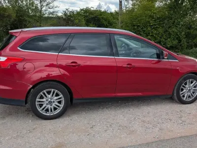 Gebraucht Ford Focus Titanium 163 PS (119 kW) 2014 Rot Kombi
