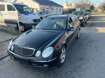 Gebraucht Mercedes E270 Avantgarde 177 PS (130 kW) 2003 Schwarz Limousine