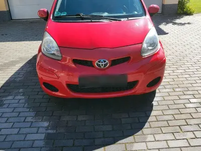 Second-hand Toyota Aygo 68 CP (50 kW) 2009 Roșu Hatchback