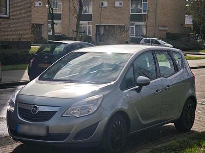 Begagnad Opel Meriva 101 HK (74 kW) 2012 Grå Minibuss