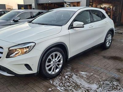 Gebraucht Mercedes GLA200 156 PS (114 kW) 2015 Calcitweiss/zirrusweiss SUV