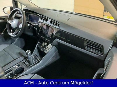 Gebraucht VW Touran Highline 150 PS (110 kW) 2024 Grau Van / Kleinbus