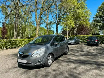 Begagnad Opel Meriva 100 HK (73 kW) 2010 Guld Minibuss