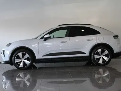 Gebraucht Porsche Macan 264 kW (360 PS) 2025 Grau eisgraumetallic (metallic) SUV