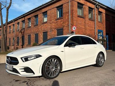 Gebraucht Mercedes A200 AMG line 163 PS (119 kW) 2019 Weiß Limousine
