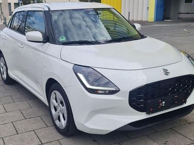 Gebraucht Suzuki Swift Comfort+ 83 PS (61 kW) 2024 Weiß Kleinwagen