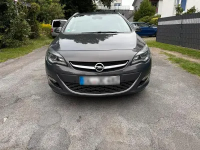 Gebraucht Opel Astra Innovation 179 PS (131 kW) 2013 Grau Kombi