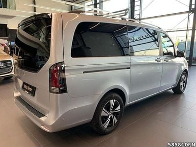 Usata Mercedes V300 Style 237 CV (174 kW) 2024 Argento Monovolume