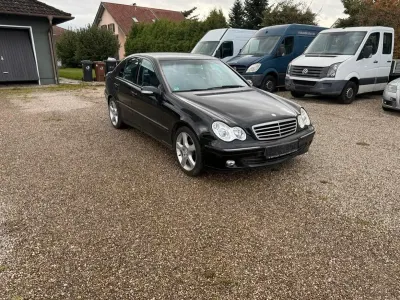 Gebraucht Mercedes C200 Avantgarde 163 PS (119 kW) 2004 Schwarz Limousine