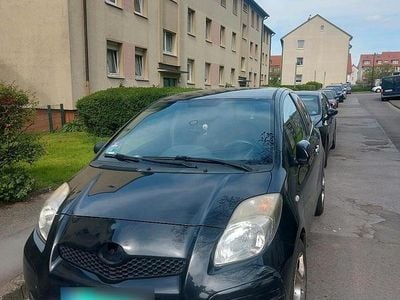 Second-hand Toyota Yaris 90 CP (66 kW) 2011 Negru Hatchback