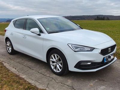 Gebraucht Seat Leon Style 131 PS (96 kW) 2021 Weiß Limousine