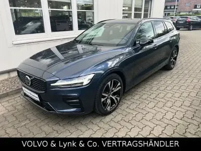 Gebraucht Volvo V60 Plus 197 PS (144 kW) 2025 Denim blue metallic Kombi
