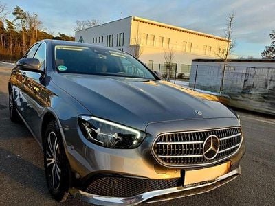 Gebraucht Mercedes E220 194 PS (142 kW) 2023 Limousine