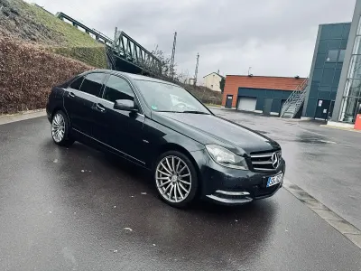 Gebraucht Mercedes C200 136 PS (100 kW) 2011 Schwarz Limousine