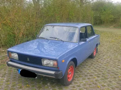 Second-hand Lada 2105 65 CP (47 kW) 1990 Albastru Berlinǎ