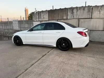 Gebraucht Mercedes C250 AMG 204 PS (150 kW) 2016 Weiß Limousine