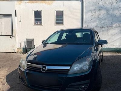 Gebraucht Opel Astra 2010 Grün Kleinwagen