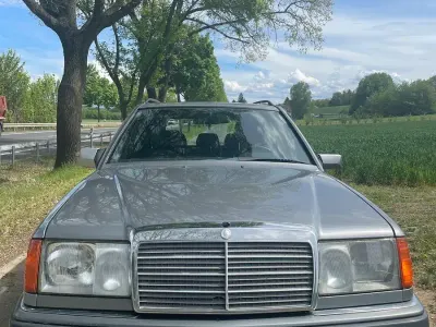 Gebraucht Mercedes 230 Sportline 132 PS (97 kW) 1992 Silber Limousine