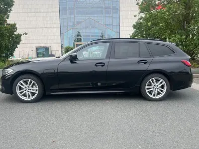 Gebraucht BMW 330e Sport Line 292 PS (214 kW) 2021 Schwarz Kombi