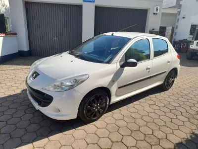 Gebraucht Peugeot 206+ 75 PS (55 kW) 2010 Weiß Kleinwagen