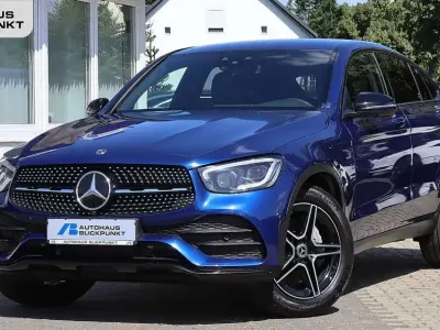 Gebraucht Mercedes GLC300 AMG 258 PS (189 kW) 2020 Manufaktur brillantblau (metallic) Coupé