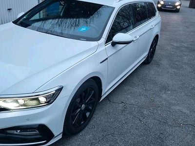 Weiß Gebraucht 2020 VW Passat R-line Kombi | 19.900 € (Etwas zu teuer)