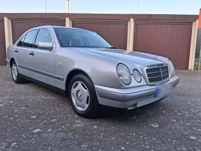 Gebraucht Mercedes E200 Classic 136 PS (100 kW) 1998 Silber Limousine