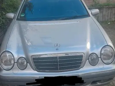 Gebraucht Mercedes E240 Elegance 170 PS (125 kW) 1999 Silber Limousine