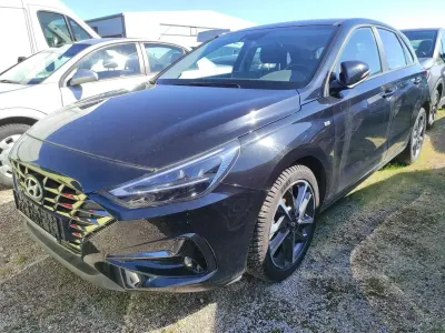 Gebraucht Hyundai i30 Trend 120 PS (88 kW) 2022 Schwarz Kleinwagen