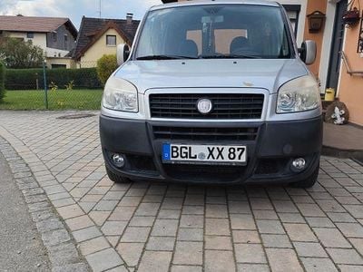 Gebraucht Fiat Doblò 105 PS (77 kW) 2009 Silber Van / Kleinbus