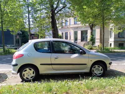 Gebraucht Peugeot 206 75 PS (55 kW) 2003 Silber