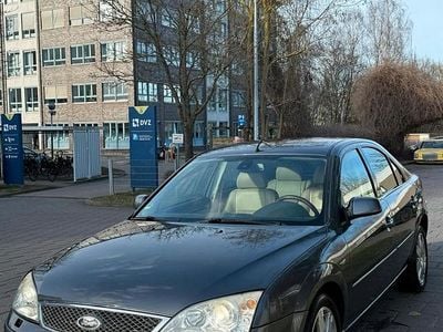 Gebraucht Ford Mondeo Ghia 130 PS (95 kW) 2005 Silber Limousine