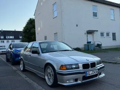 Gebraucht BMW 320 Performance 150 PS (110 kW) 1993 Silber Limousine