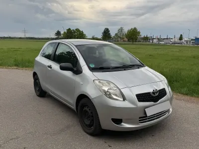 Gebraucht Toyota Yaris 69 PS (50 kW) 2005 Silber Kleinwagen