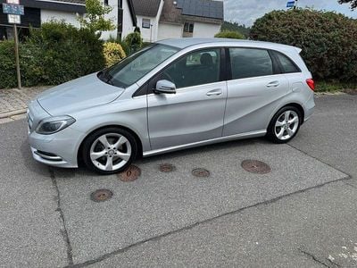 Mercedes B200
