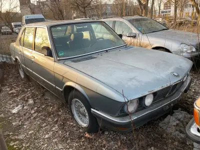Gebraucht BMW 525 129 PS (94 kW) 1986 Blau Limousine