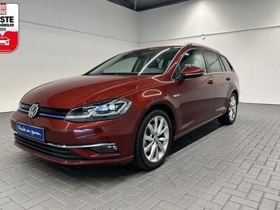 Gebraucht VW Golf VIII Highline 131 PS (96 kW) 2020 Rot (cranberry red metallic) Kombi