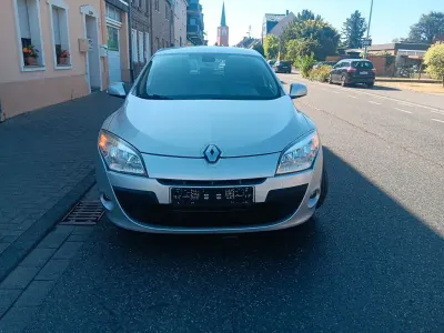 Gebraucht Renault Mégane Expression 90 PS (66 kW) 2010 Grau Limousine