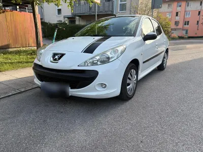 Gebraucht Peugeot 206+ 75 PS (55 kW) 2011 Weiß Kleinwagen