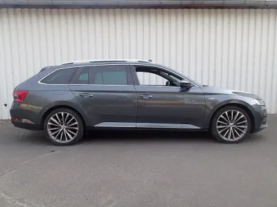 Gebraucht Skoda Superb LAURIN & KLEMENT 190 PS (139 kW) 2019 Grau Kombi