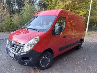 Rot Gebraucht 2016 Renault Master Limousine | 15.200 € (Etwas zu teuer)
