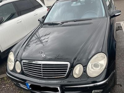 Gebraucht Mercedes E220 Avantgarde 178 PS (130 kW) 2003 Schwarz Kombi