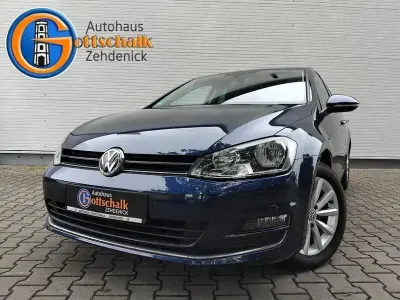 Gebraucht VW Golf VII LOUNGE 110 PS (80 kW) 2015 Atlantik blau Limousine