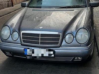 Mercedes E200