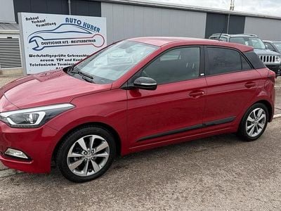 Gebraucht Hyundai i20 85 PS (62 kW) 2018 Rot Limousine