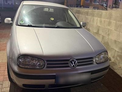 Second-hand VW Golf IV 105 CP (77 kW) 2004 Argintiu Hatchback