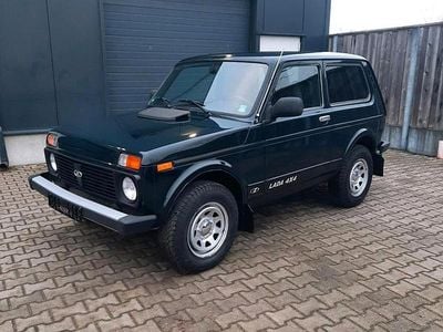 Grün Gebraucht 2013 Lada niva SUV | 8.950 € (Teuer)
