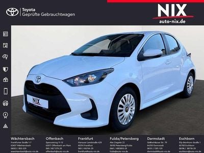 Gebraucht Toyota Yaris Basis 72 PS (52 kW) 2022 Schneeweiß Kleinwagen
